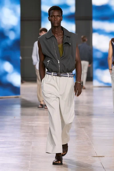 Look 30